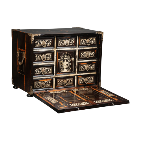 Cabinet en &eacute;b&egrave;ne et ivoire, Lombardie, Italie, d&eacute;but du XVII&egrave;me si&egrave;cle