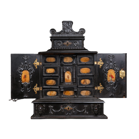 Cabinet en bois noirci orné de peintures sur Paésine, Augsbourg, XVIIème siècle
